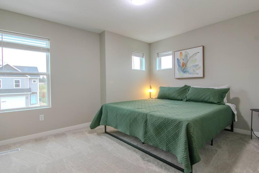 Cedar Falls Townhome - New Construction - 3 Kings! Bagian luar foto